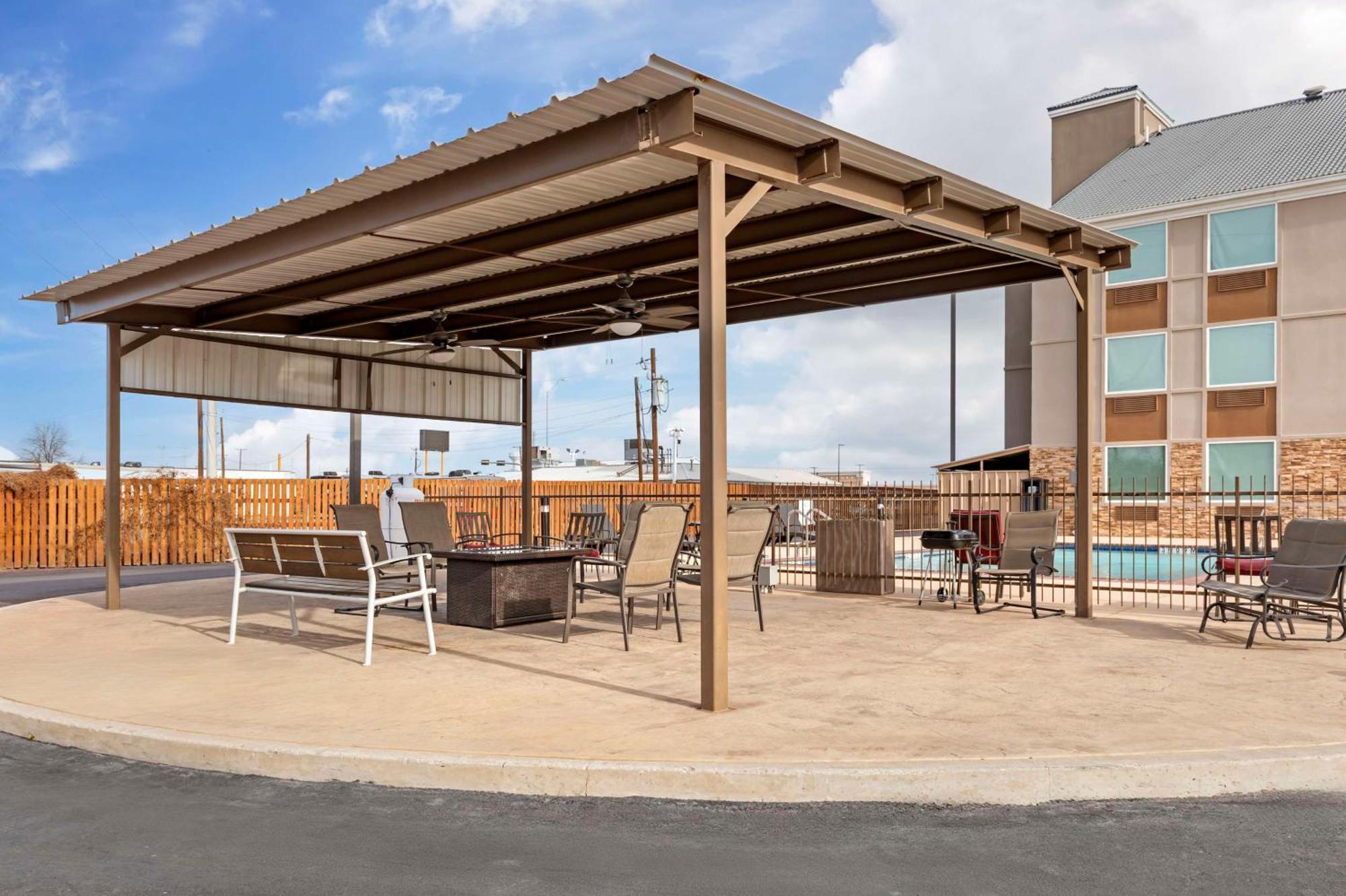 Best Western Plus Riata Hotel Brownwood Extérieur photo